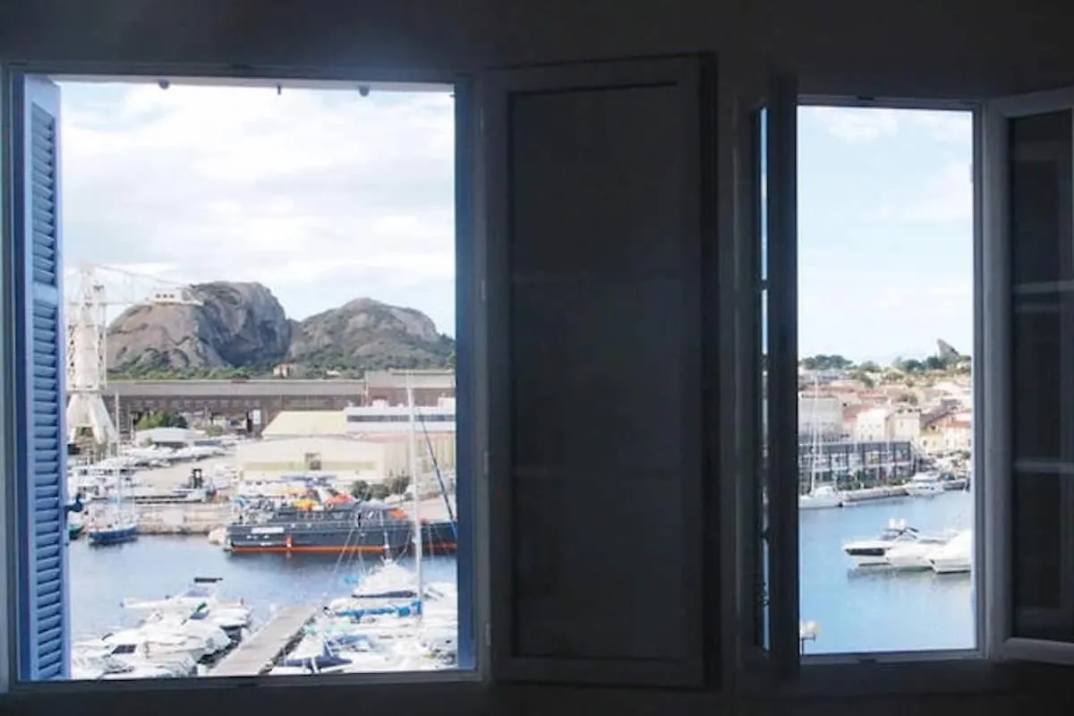 Spacious 2-Bed Apartment With Direct Port View, Free Parking La Ciotat